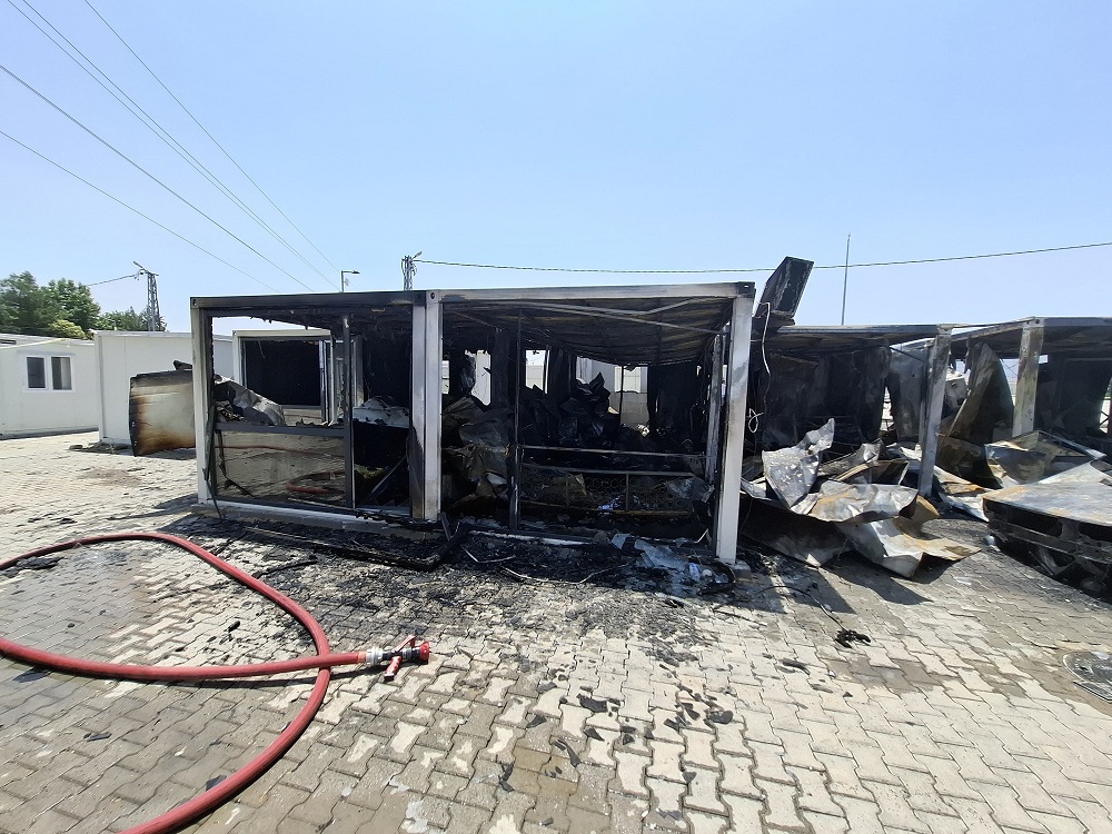 Kahramanmaraş'ta Konteyner Kentte Yangın 5 Konteyner Kül Oldu (1)