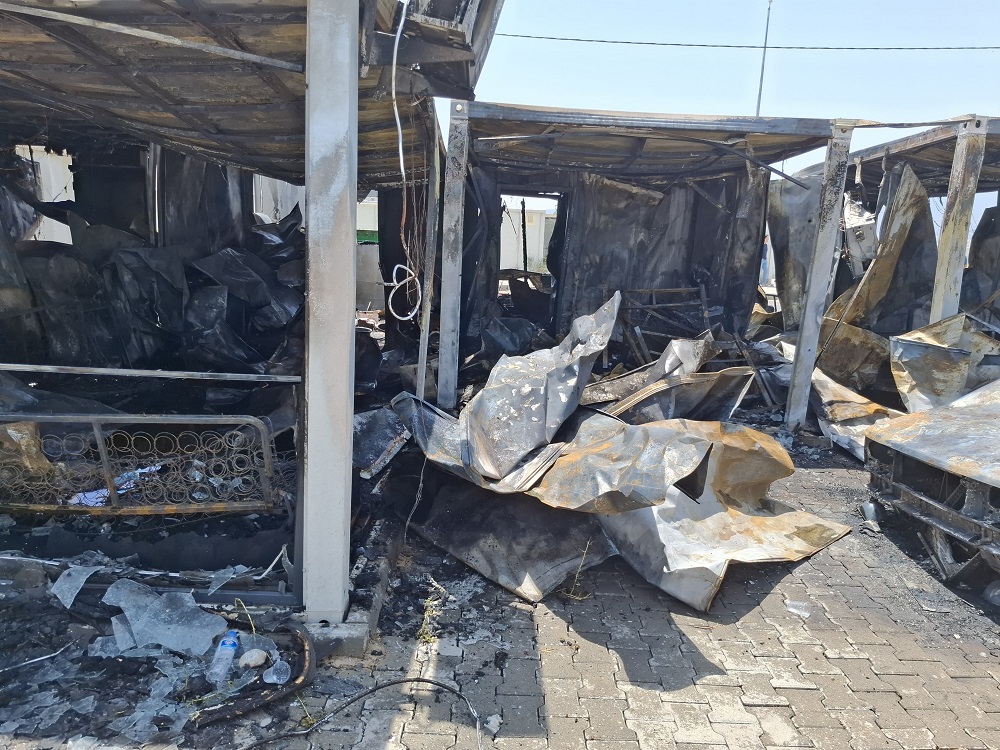 Kahramanmaraş'ta Konteyner Kentte Yangın 5 Konteyner Kül Oldu (3)