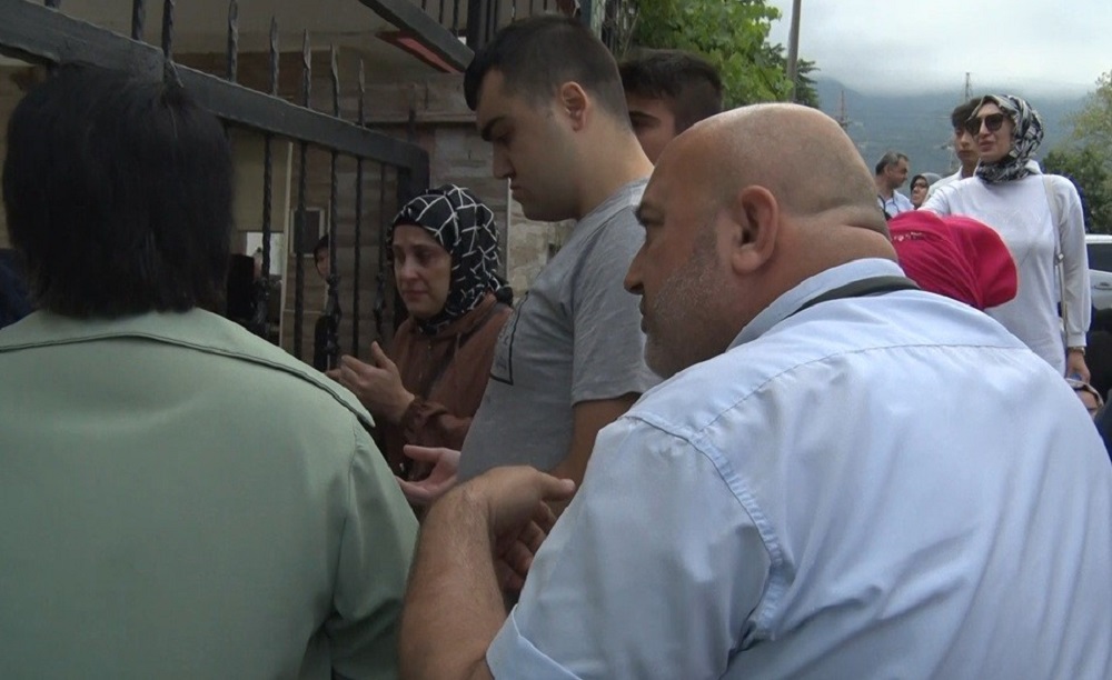 Kapı Kapanmıştı, Şoför İkna Etti Öğrenciler Sınava Yetişti (2)