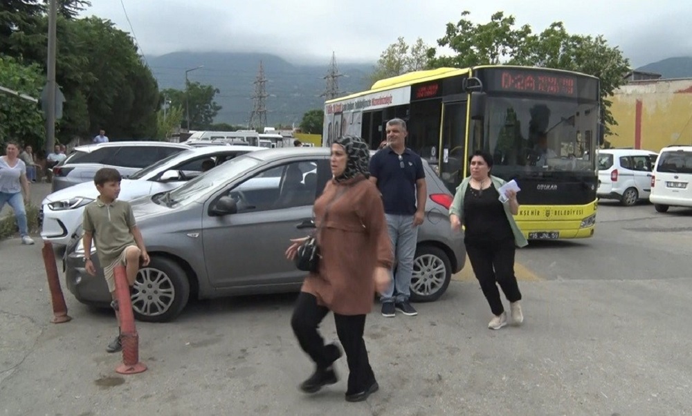 Kapı Kapanmıştı, Şoför İkna Etti Öğrenciler Sınava Yetişti (3)