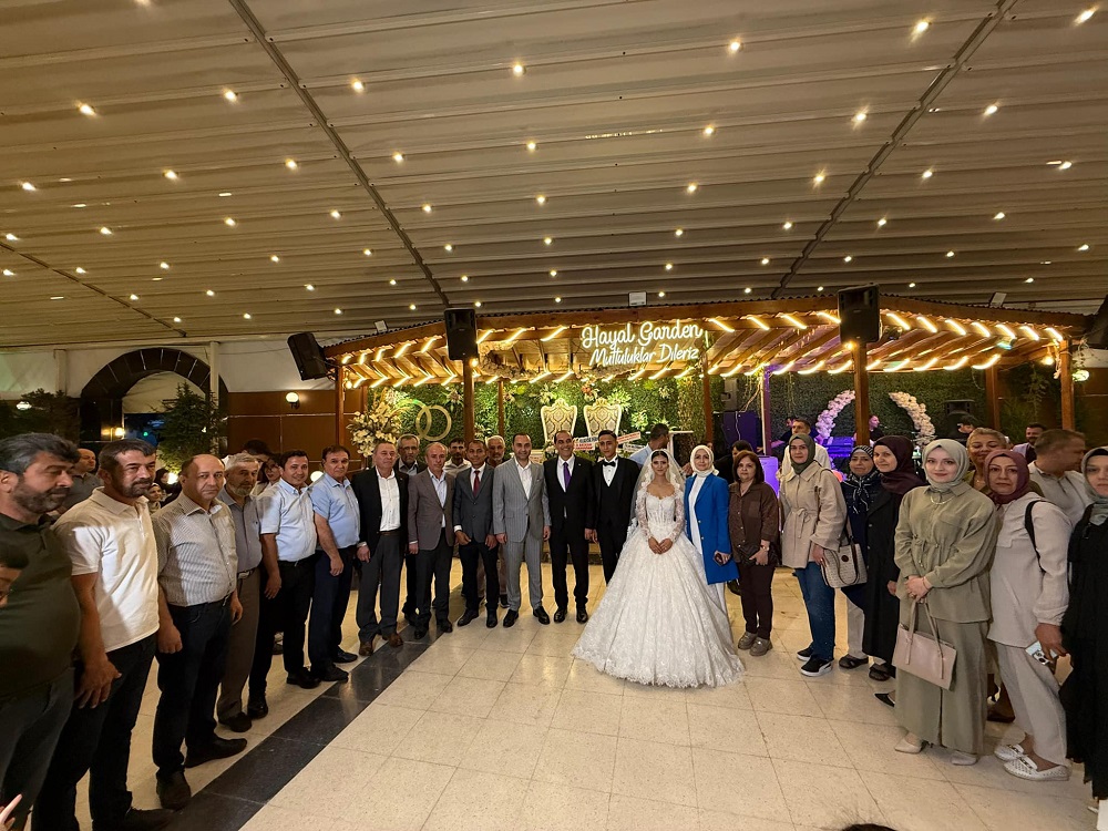 Karaca Ve Yıldız Ailelerinin Mutlu Günü Furkan Ve Dilan Dünyaevine Girdi (2)