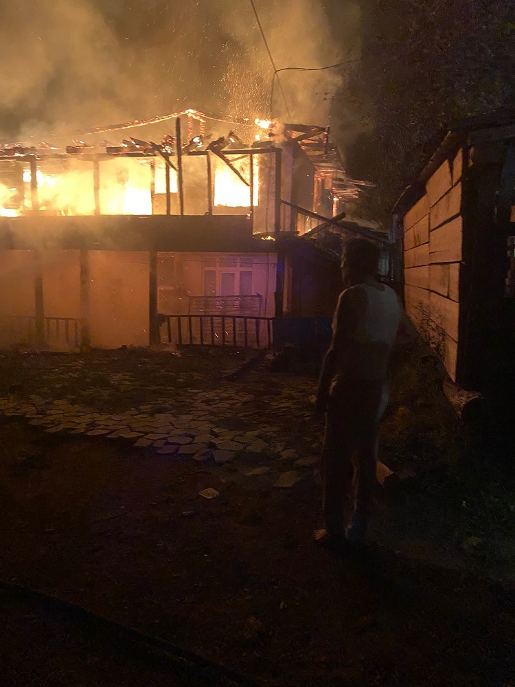 Kastamonu’da Ahşap Ev Alevlere Teslim Oldu (1)