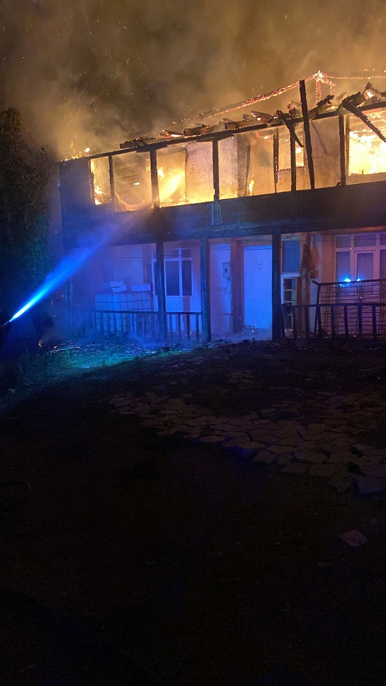 Kastamonu’da Ahşap Ev Alevlere Teslim Oldu (3)