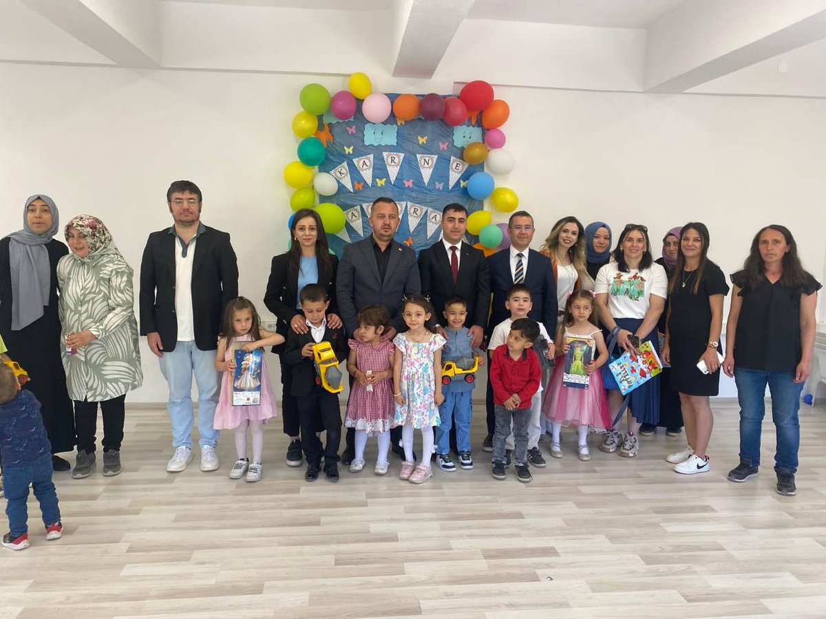 Kaymakam Ve Başkan Öğrencilerin Karne Heyecanına Ortak Oldu (4)