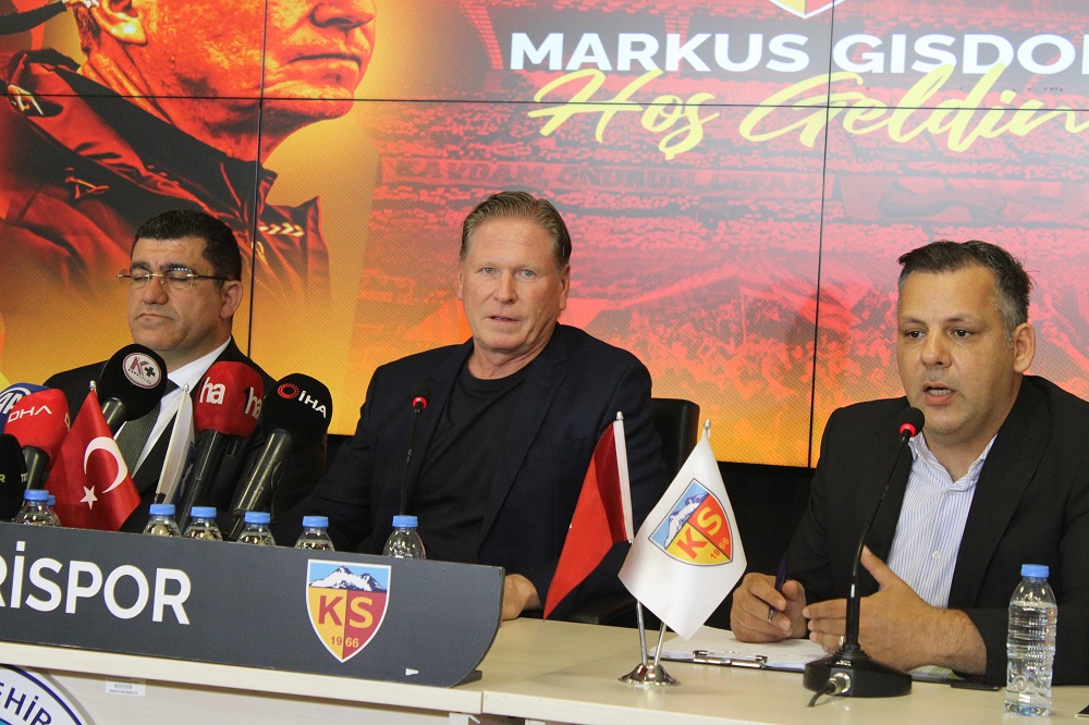 Kayserispor’da Markus Gisdol Dönemi Resmen Başladı İmza Töreni Yapıldı (2)