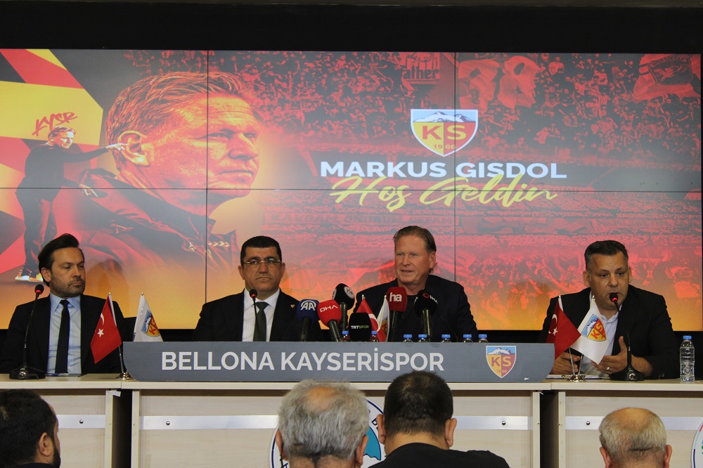 Kayserispor’da Markus Gisdol Dönemi Resmen Başladı İmza Töreni Yapıldı (3)