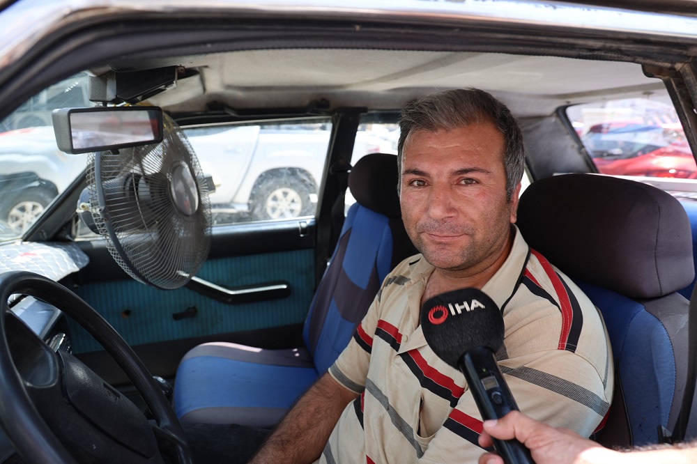 Klimalı Araç Alamayınca Vantilatörle Serinledi Adana’dan İlginç Çözüm (3)