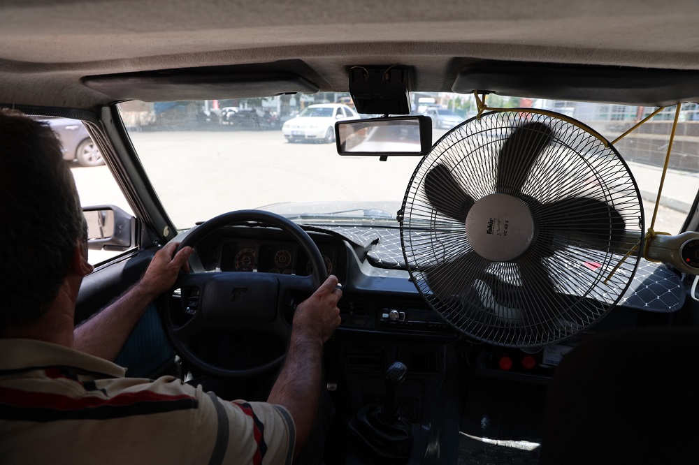 Klimalı Araç Alamayınca Vantilatörle Serinledi Adana’dan İlginç Çözüm (4)