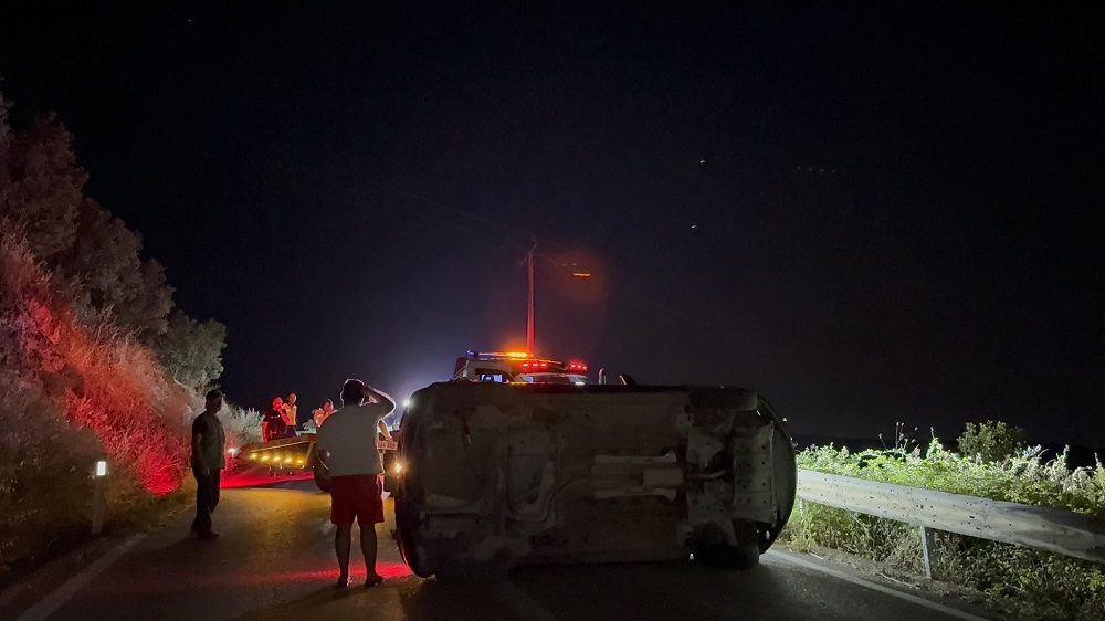 Kontrolden Çıkan Araç Takla Attı Şans Eseri Yaralanan Olmadı (2)