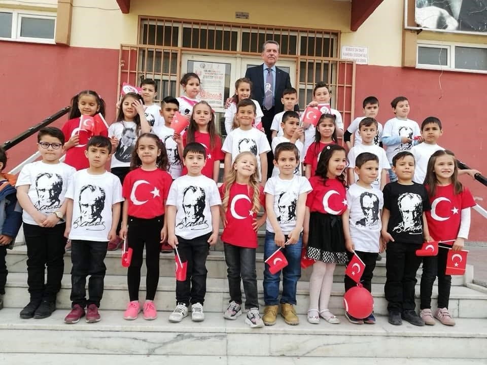 Köy Öğretmeninin Hayatından Roman Şevket Akar’dan “Sevgi Uğruna”