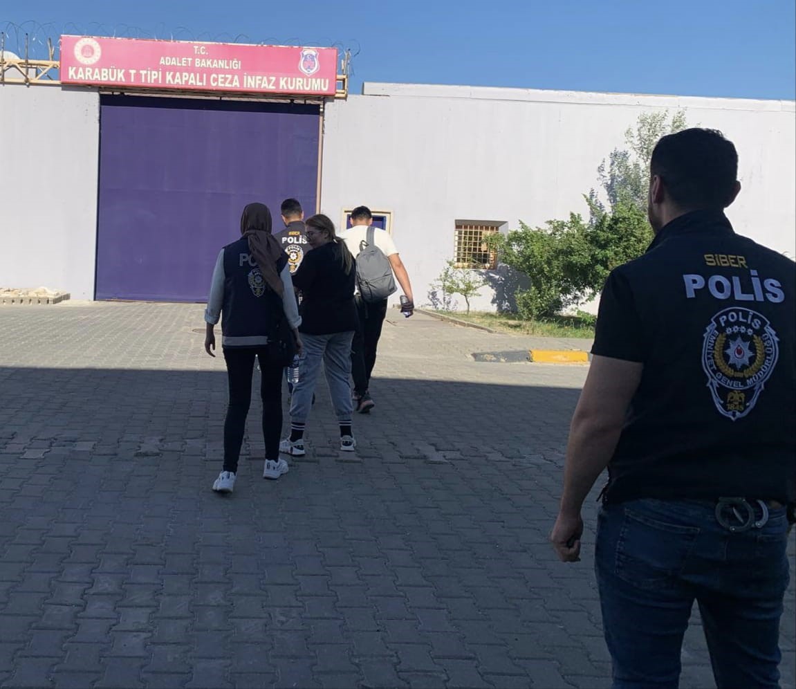 Kripto Varlık Vaadiyle 16 Kişiyi Dolandıran 4 Zanlı Tutuklandı (1)