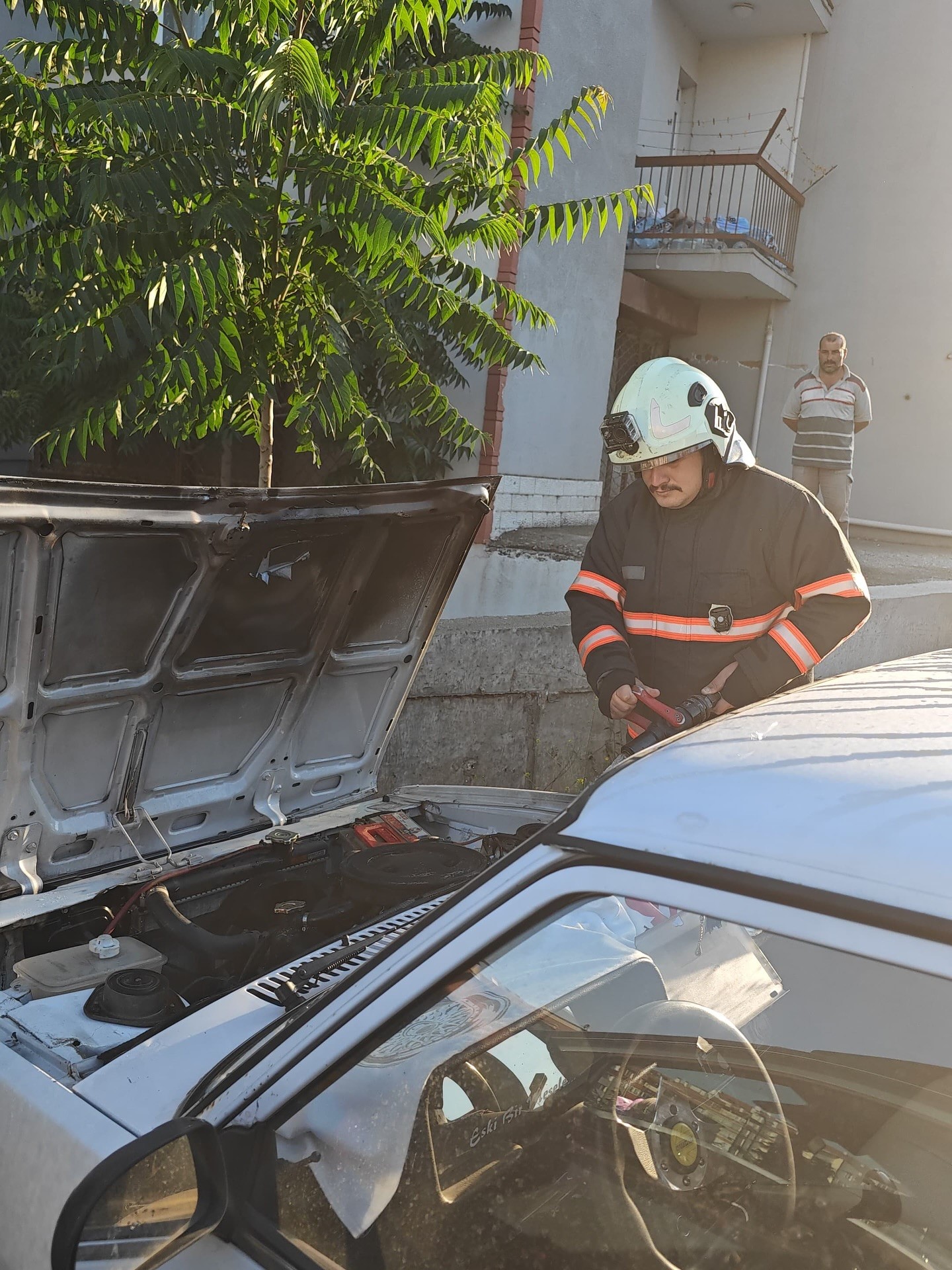 Kucaklama Taşı Mevkiinde Araç Yangını Paniğe Neden Oldu (2)