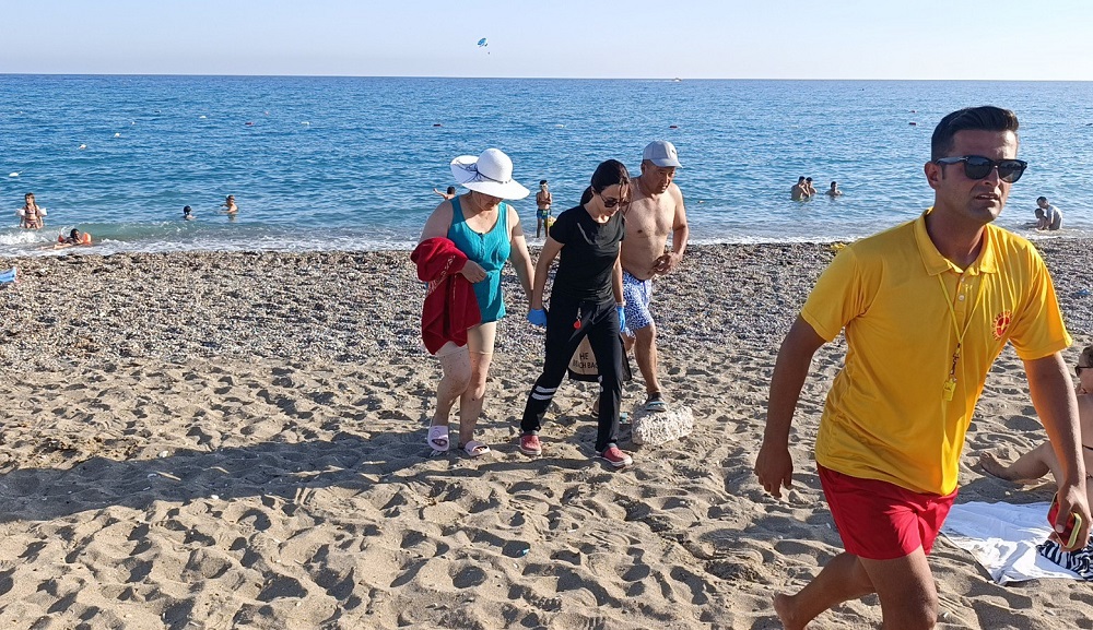 Manavgat’ta Denize Giren Kadın Boğulma Tehlikesi Atlattı (1)
