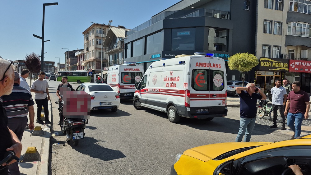 Mimar Sinan Caddesi’nde Kaza Motosiklet Ve Bisiklet Çarpıştı (2)