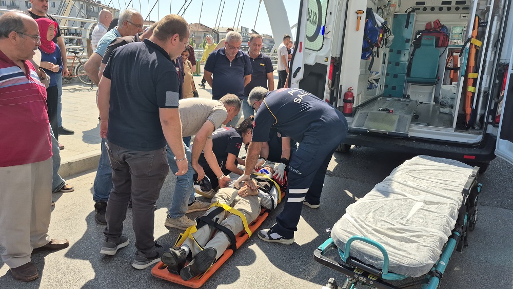 Mimar Sinan Caddesi’nde Kaza Motosiklet Ve Bisiklet Çarpıştı (3)
