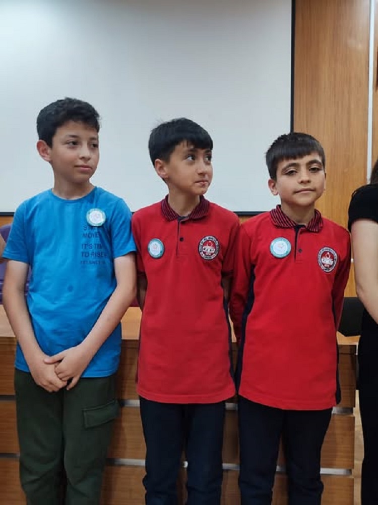 Öğrenciler Barış Elçisi Oldu Akran Arabuluculara Rozet Töreni (1)