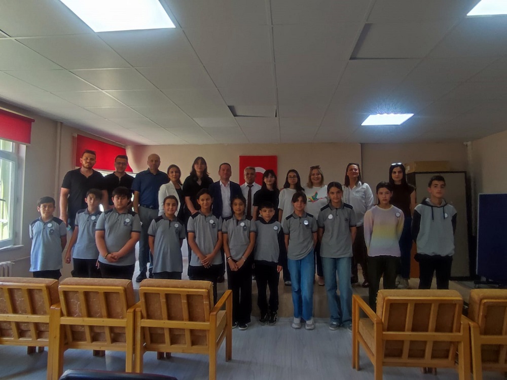 Öğrenciler Barış Elçisi Oldu Akran Arabuluculara Rozet Töreni (3)