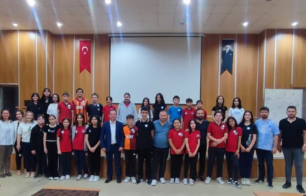 Öğrenciler Barış Elçisi Oldu Akran Arabuluculara Rozet Töreni (4)