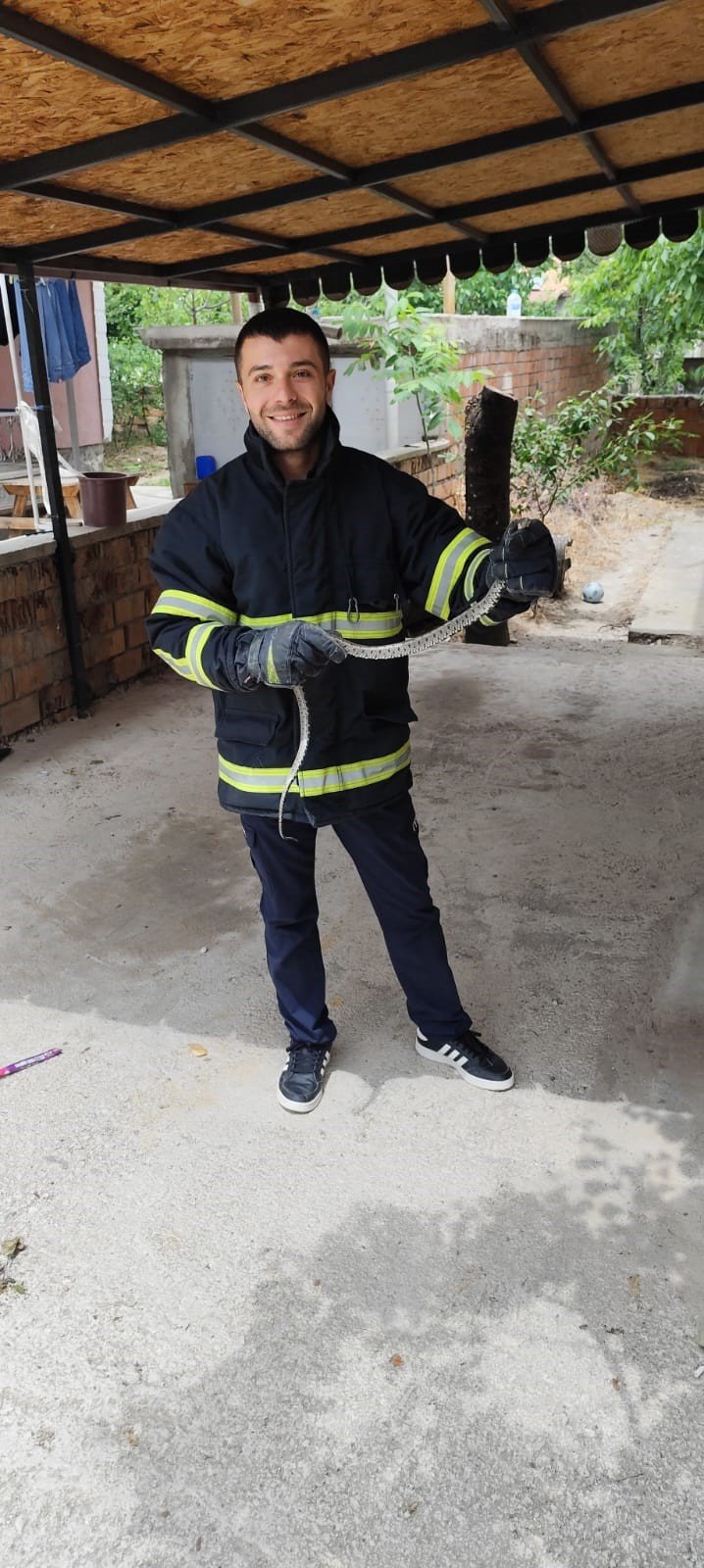 Osmancık’ta Evde Yılan Alarmı! Müdahale Hızlı Geldi (1)