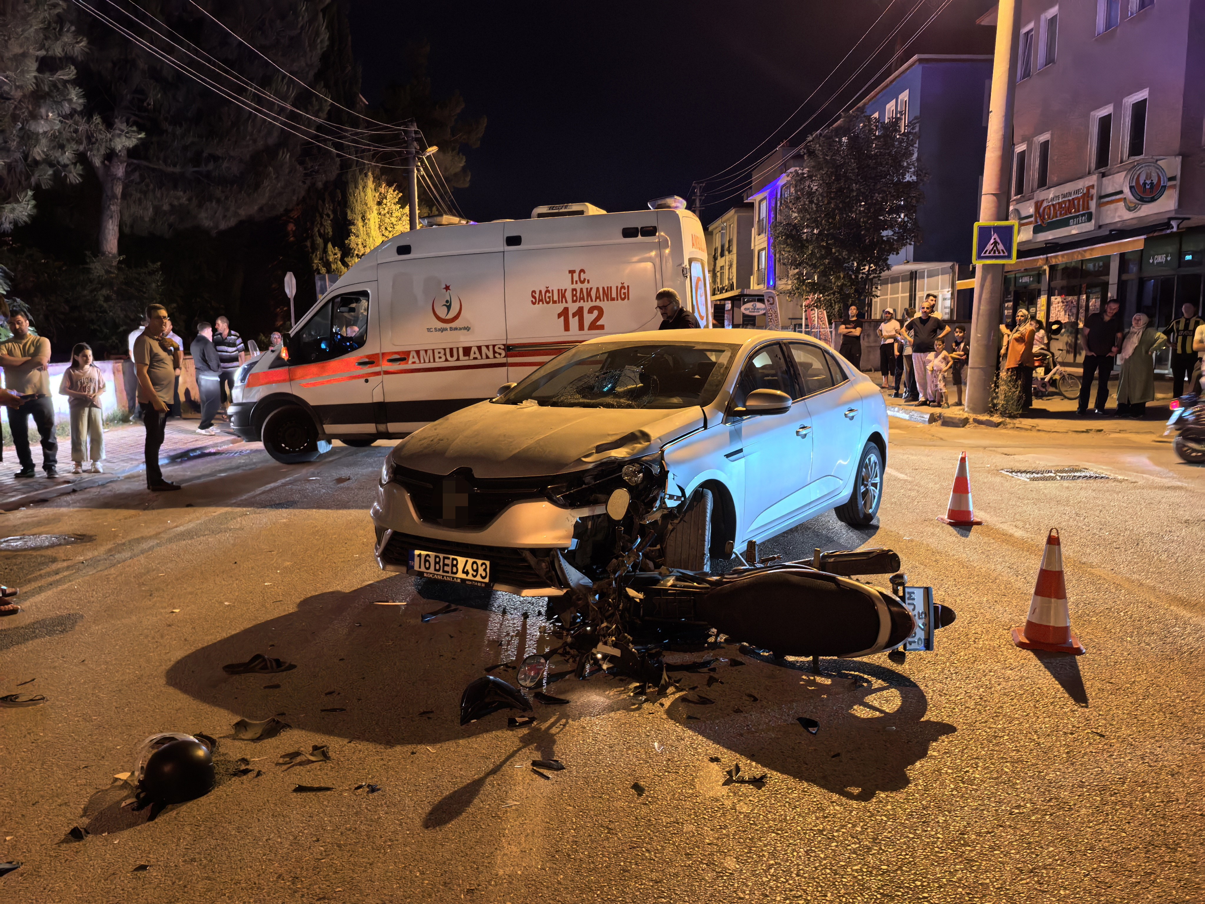Otomobille Çarpışan Motosiklet Sürücüsü Ağır Yaralandı (2)
