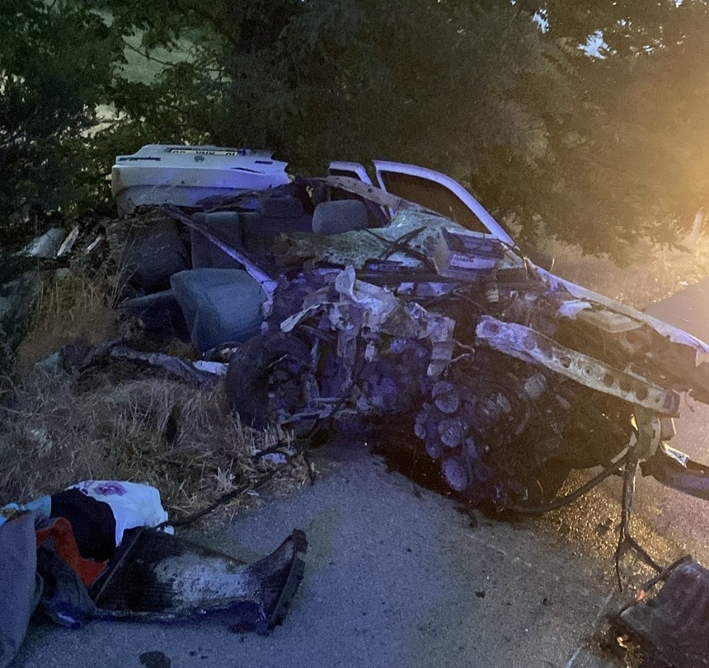 Park Halindeki Kamyona Çarpan Otomobil Can Aldı (4)