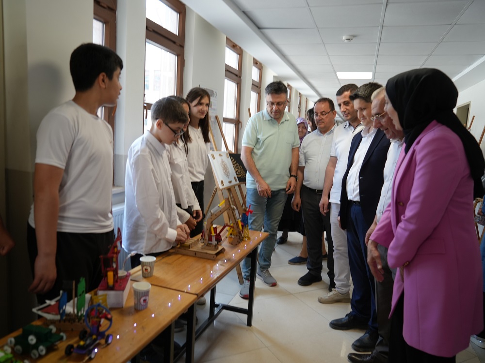 Sıfır Atıkla Sanat Buluştu Öğrencilerin Sergisi Beğeni Topladı (2)