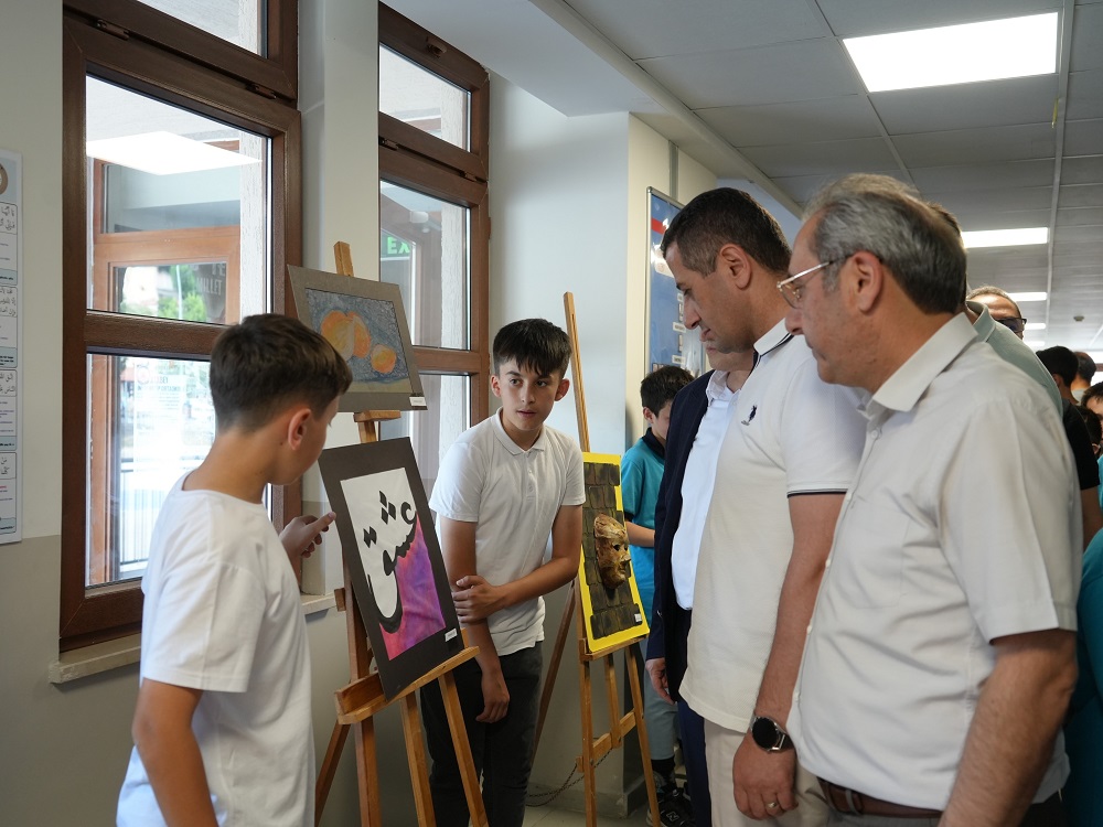 Sıfır Atıkla Sanat Buluştu Öğrencilerin Sergisi Beğeni Topladı (3)