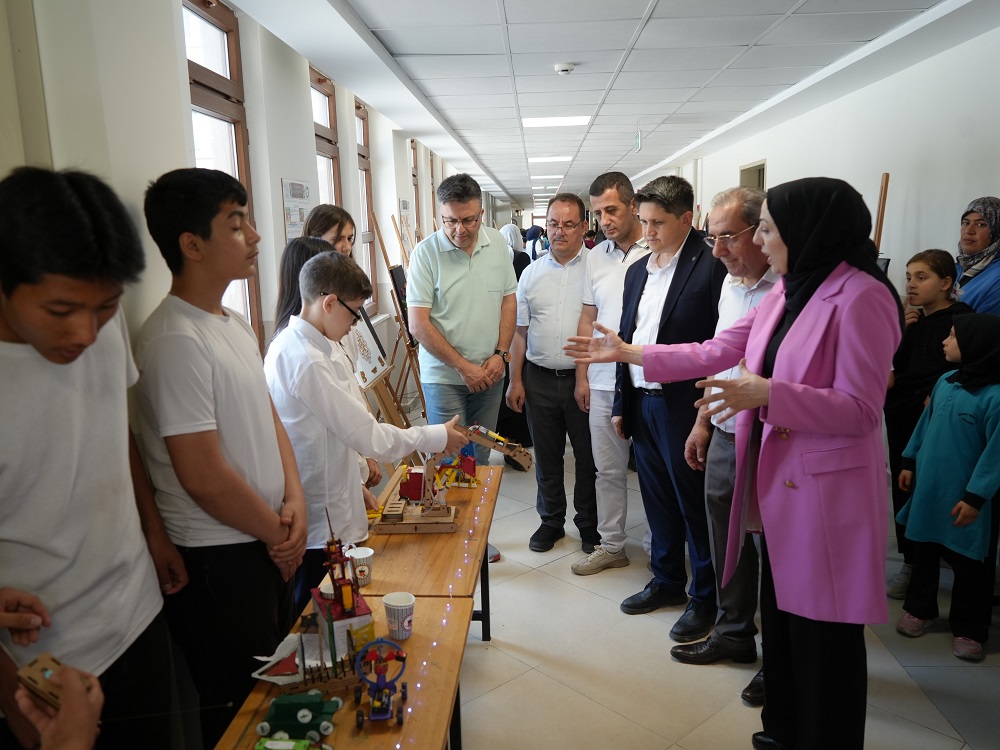 Sıfır Atıkla Sanat Buluştu Öğrencilerin Sergisi Beğeni Topladı (4)