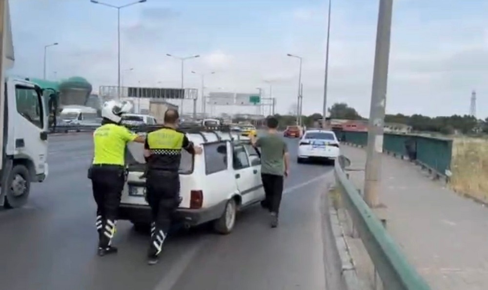 Sınav Yolunda Araç Bozuldu, Polis Yardımıyla Yetişti (2)