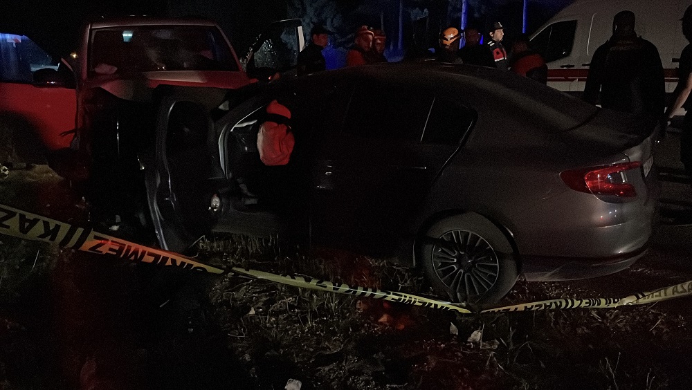 Sivas’ta Kafa Kafaya Çarpışma Minibüs Sürücüsü Kaçtı (3)
