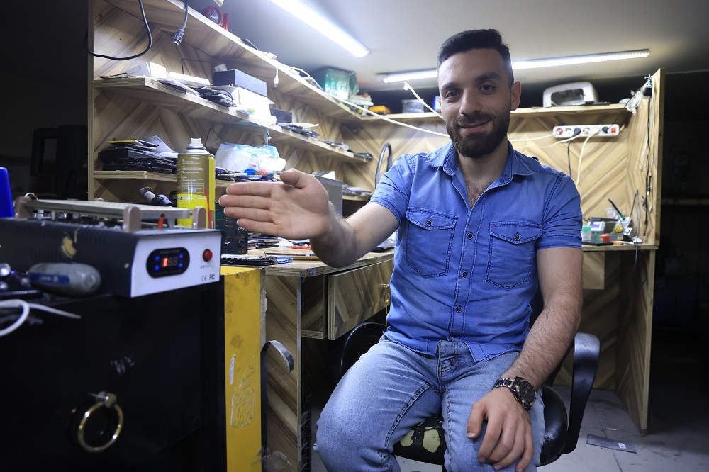 Tamir Telefon Patladı İş Yerini Alevlerden Muhammed Ramazan Kurtardı (1)