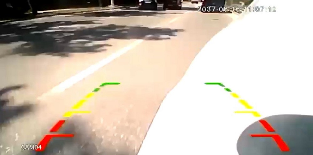 Trafikte Tehlikeli Şov Kazayla Bitti Servis Aracına Çarptılar (1)