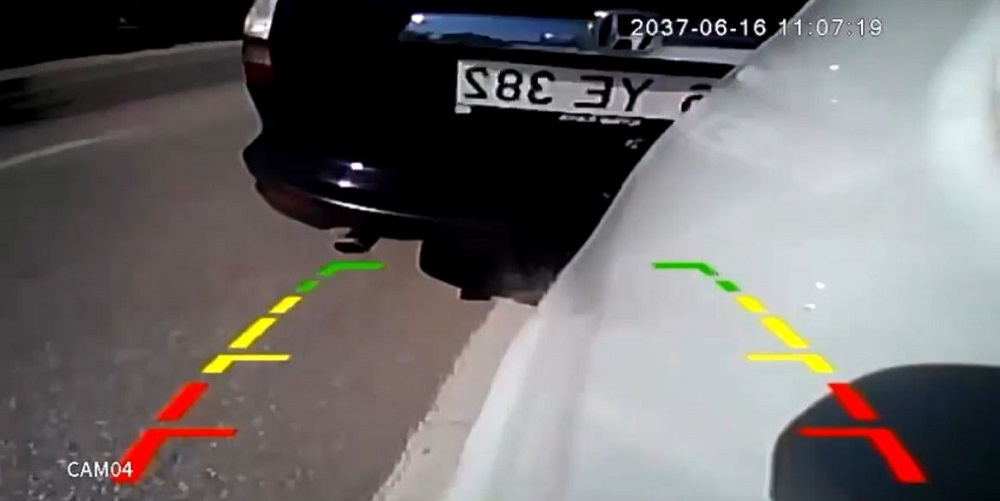 Trafikte Tehlikeli Şov Kazayla Bitti Servis Aracına Çarptılar (2)