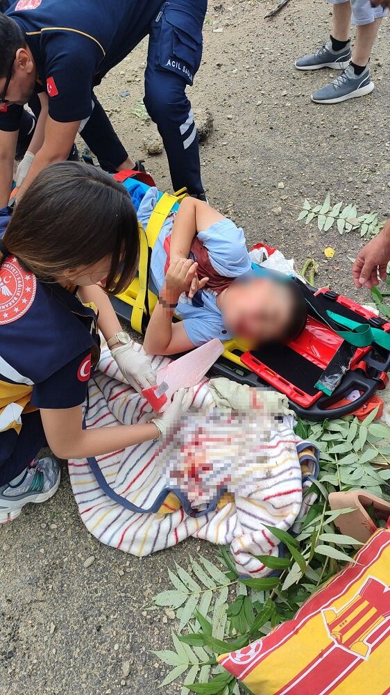 Uzman Çavuşun Aracı Menfeze Girdi Küçük Yağız Hayatını Kaybetti (1)