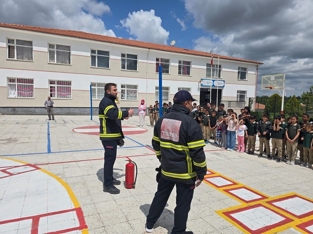 Yangın Tatbikatı Öğrencilere Heyecanlı Anlar Yaşattı (2)