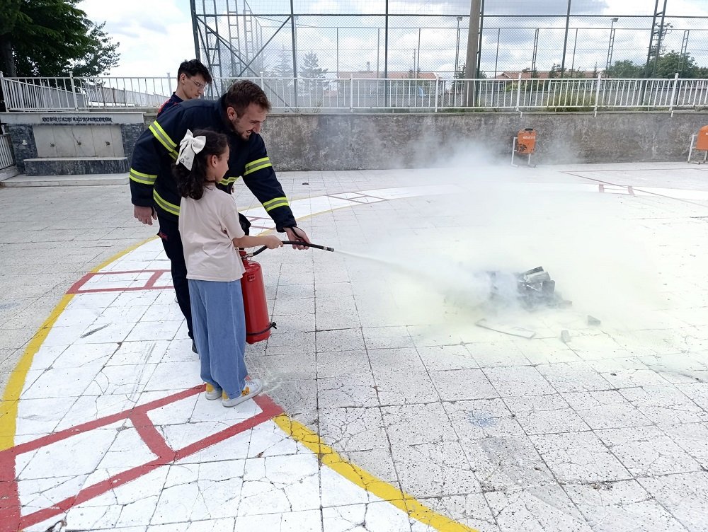 Yangın Tatbikatı Öğrencilere Heyecanlı Anlar Yaşattı (3)