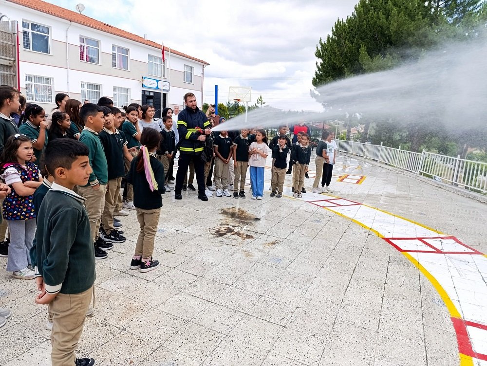 Yangın Tatbikatı Öğrencilere Heyecanlı Anlar Yaşattı (4)