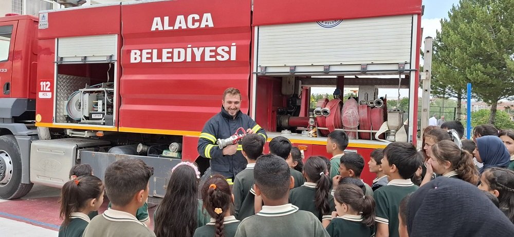 Yangın Tatbikatı Öğrencilere Heyecanlı Anlar Yaşattı (5)