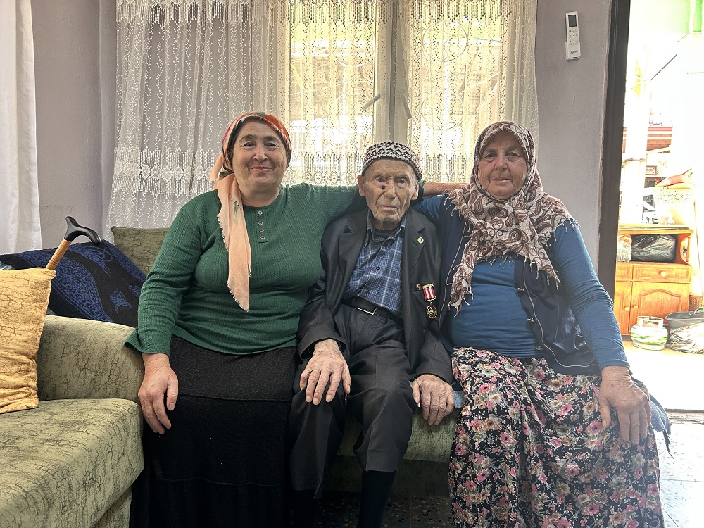 103 Yaşındaki Gazi Torununun Torununu Görmenin Gururunu Yaşıyor (2)