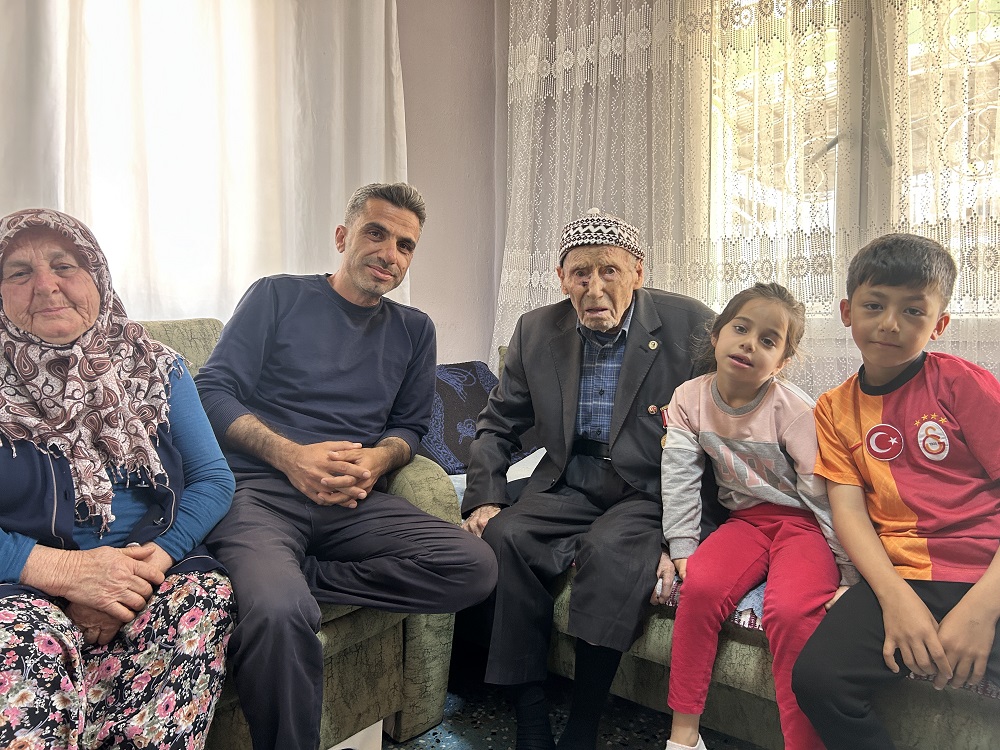 103 Yaşındaki Gazi Torununun Torununu Görmenin Gururunu Yaşıyor (3)