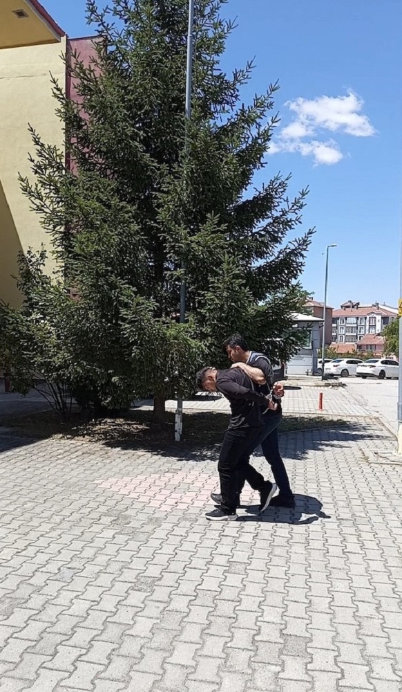 35 Suç Kaydı Olan Hırsız Cami Tuvaletinde Yakalandı (3)