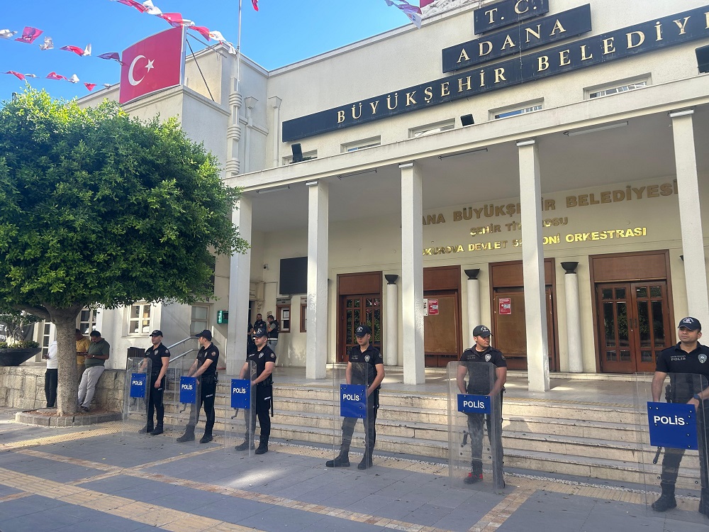 Adana Büyükşehir Belediye Başkanı Zeydan Karalar İstanbul’da Gözaltına Alındı (1)