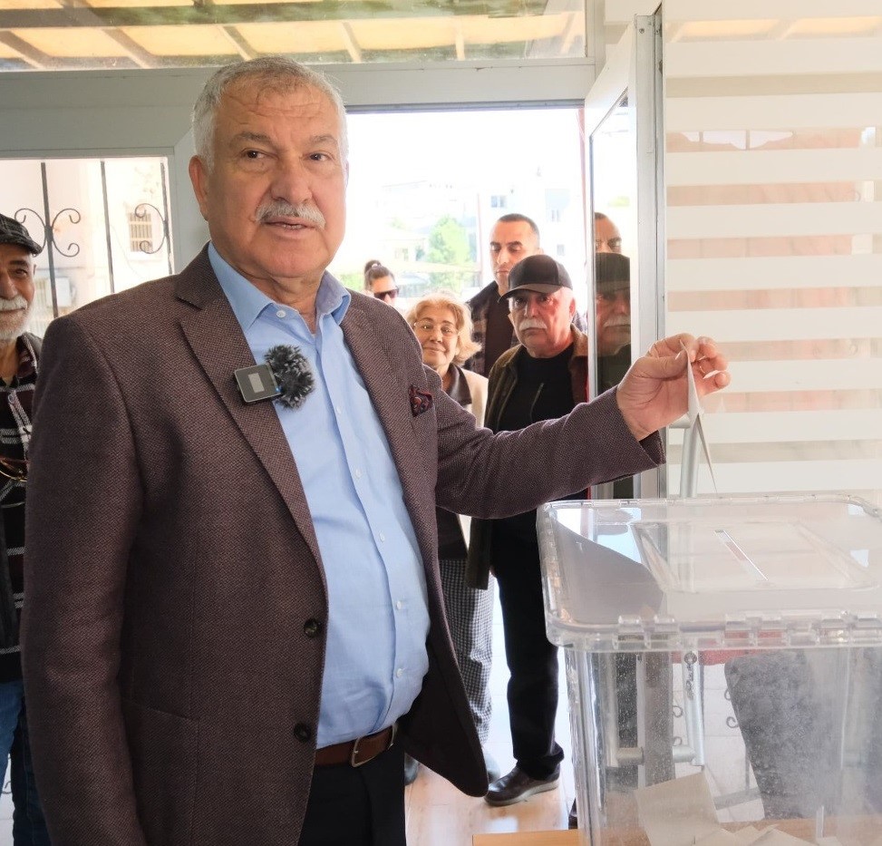 Adana Büyükşehir Belediye Başkanı Zeydan Karalar İstanbul’da Gözaltına Alındı (2)