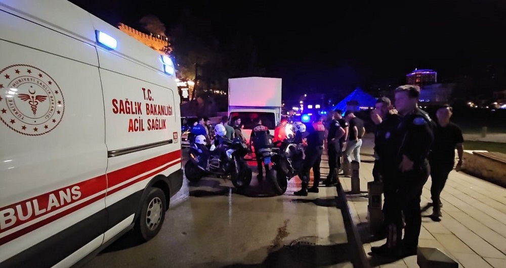 Alkollü Sürücüyle Tartışma Kanlı Bitti Darp Edilen Ağabeyini Aracıyla Kurtardı (2)