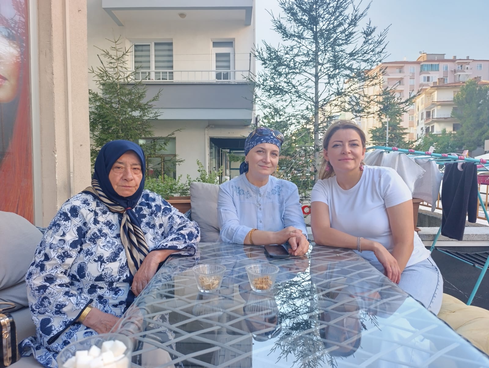 Askıda Kuaförlük Gönüllere Dokunuyor Kuaför Gülcan Binlerce Kadına Umut Oldu! (3)
