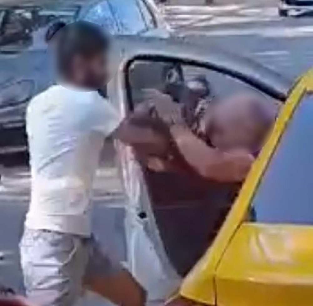 Bornova’da Trafikte Kasklı Saldırı Kamerada (1)