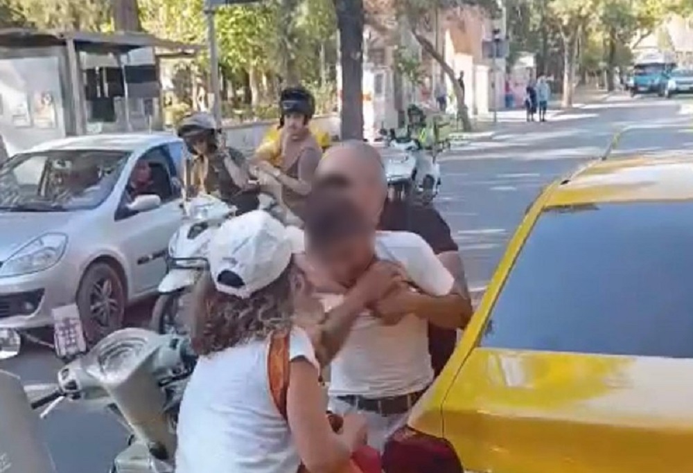 Bornova’da Trafikte Kasklı Saldırı Kamerada (2)