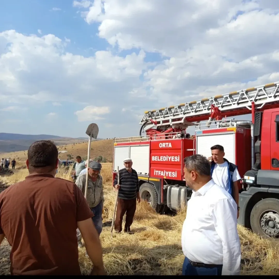 Çankırı Orta’da Korkutan Yangın! Belediye Ve Çevre Ekipleri Anında Müdahale Etti (4)