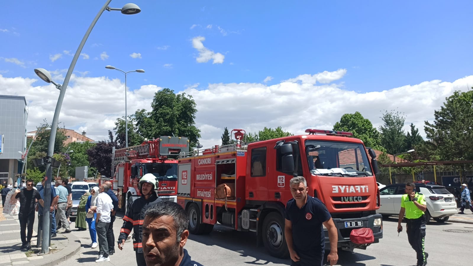 Çankırı’da Nefes Kesen Anlar! 7. Kattan Aşağı Atlamak İstedi (2)