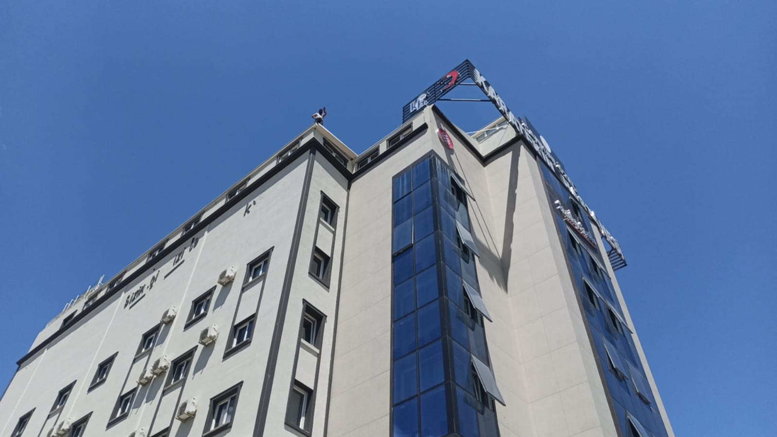 Çankırı’da Nefes Kesen Anlar! 7. Kattan Aşağı Atlamak İstedi (6)
